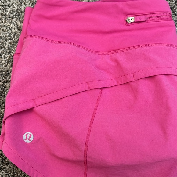 Lululemon Speed Up Lined Short 2.5 in Sonic Pink - Picture 4 of 4